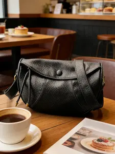 Retro minimalist texture flip shoulder bag, casual solid color fashion versatile crossbody bag, Fashion crossbody bags, with zipper decoration design, can accommodate keys and phones, suitable for commuting and shopping