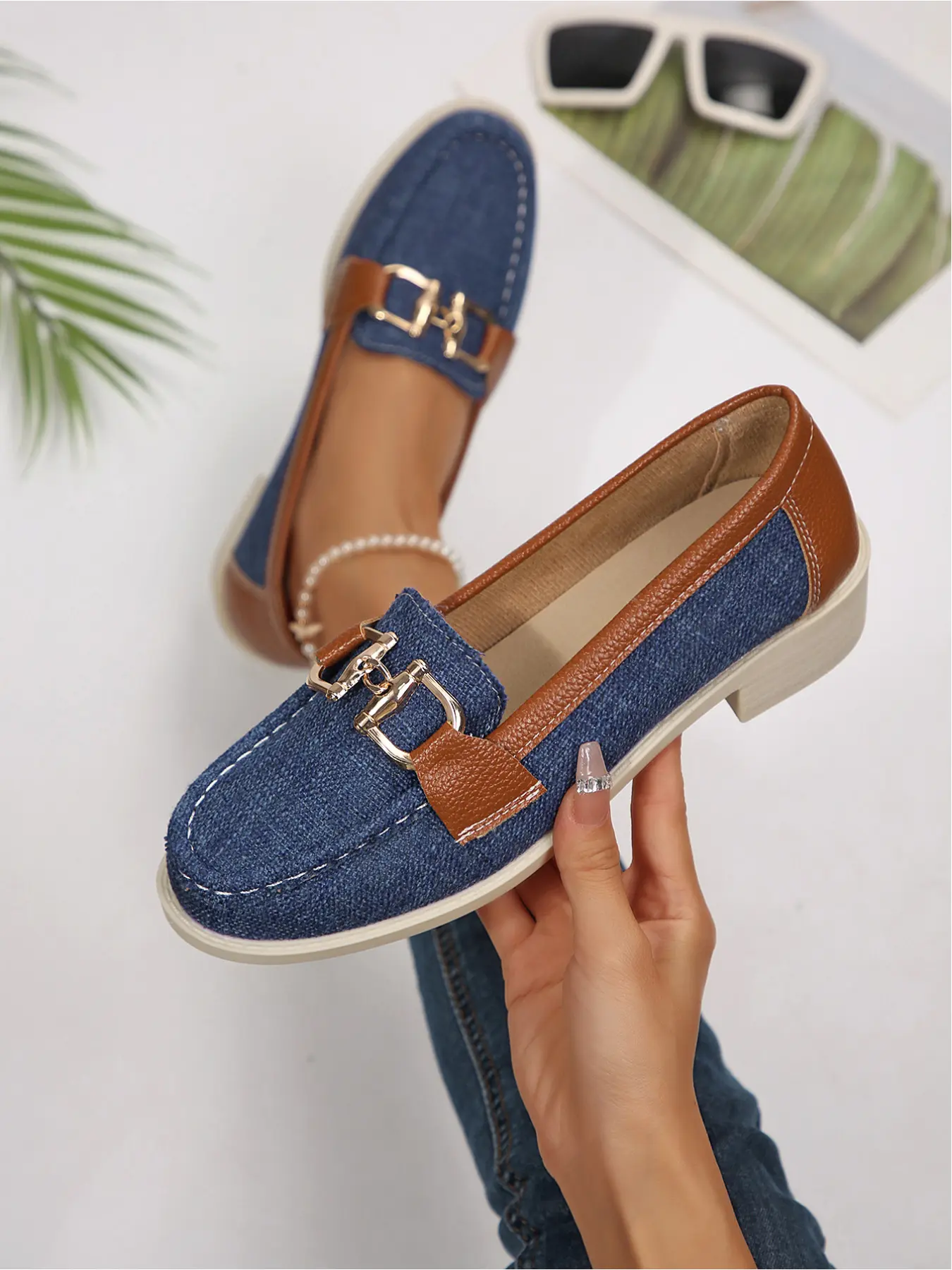 Women's four-season European and American style color-blocked square-heeled slip-on shoes with round toe and metal buckle decoration, simple, Comfy and comfortable for daily commuting, Walking Shoes