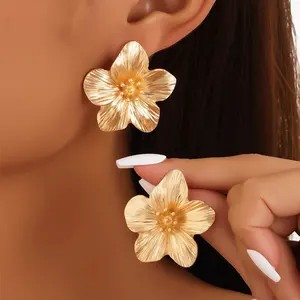 European and American cross-border hot-selling petal stud earrings, personality trend exaggerated temperament earrings women's earrings