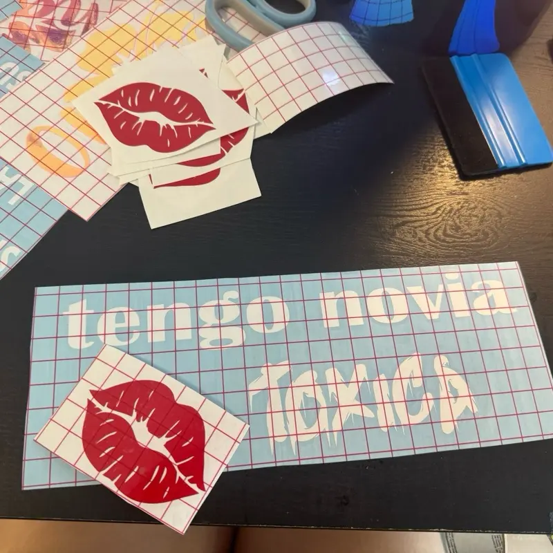 Tengo novia tóxica Sticker, America Native Sticker, MMIW Magnet, Red Hand Sticker, Durable & Wateproof