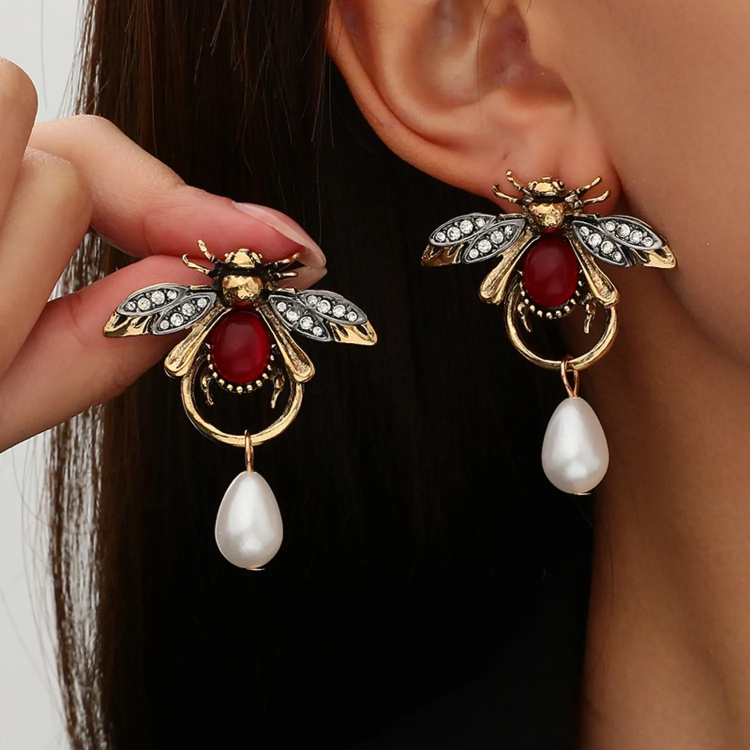 2pcs Retro Elegant Hypoallergenic Bee Pendant Earrings for Women, Sports & Outdoor Accessories, Suitable for Daily Wear or Parties, Valentine's Day Gift, Earring For Women, Accessories For Women, Funky Unique Accessories