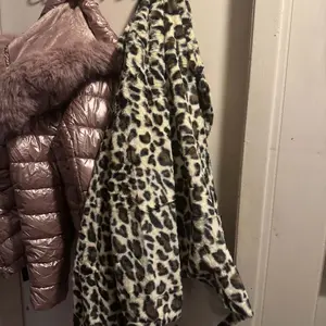 Buenoble Leopard Faux Fur Coat for Women | Super Soft Warm Stylish Winter Jacket | Viral Fall Winter Outfit
