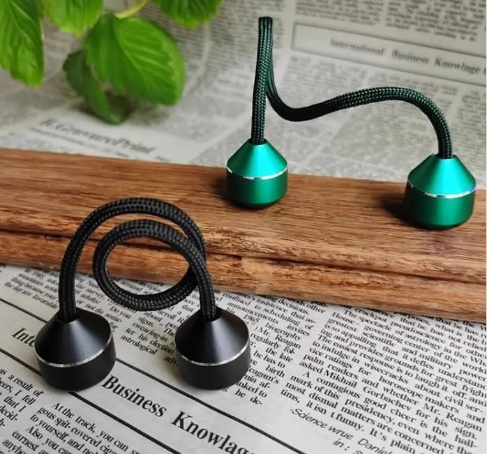 Begleris - Worry Fidget Beads Spin & Bump - Made of Aluminum Alloy - for Men Women Youngs Skill Players Creates a Bit of Magic for You (Color random)