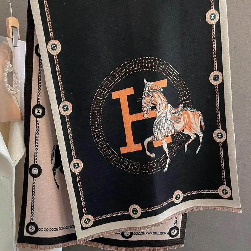 Women's Fashion Letter Carriage Print Scarf, Medium-Length Neck Warmer, Multifunctional Shawl Wrap, Casual Soft Scarf, Neck Scarves, Casual Fashionable Scarf, Autumn Winter Accessories
