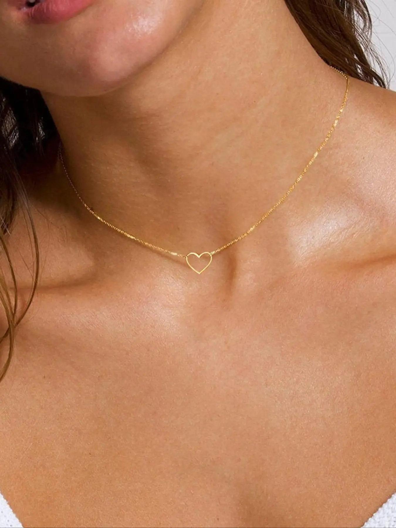 Elegant Heart Pendant Necklace, Perfect Valentine's Day Gift for Her, Fashion Jewelry Accessory, Minimalist Design, Minimalist Necklaces, Love Necklace, Dainty Necklace, Sentimental Necklaces, Minimalist Chain Necklace, Alloy Pendant Necklace