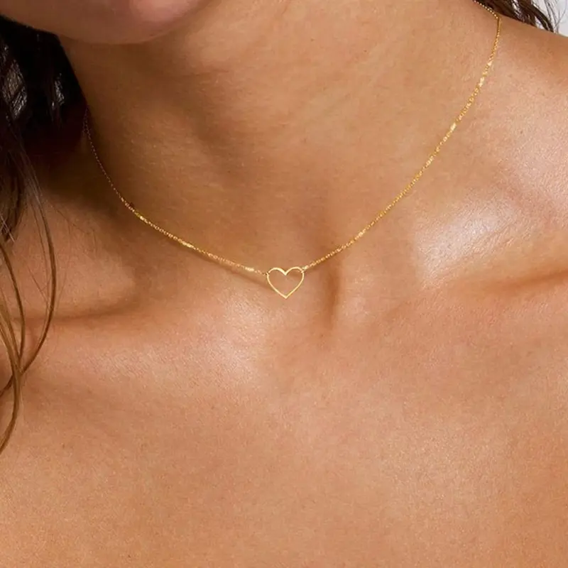 Elegant Heart Pendant Necklace, Perfect Valentine's Day Gift for Her, Fashion Jewelry Accessory, Minimalist Design, Minimalist Necklaces, Love Necklace, Dainty Necklace, Sentimental Necklaces, Minimalist Chain Necklace, Alloy Pendant Necklace