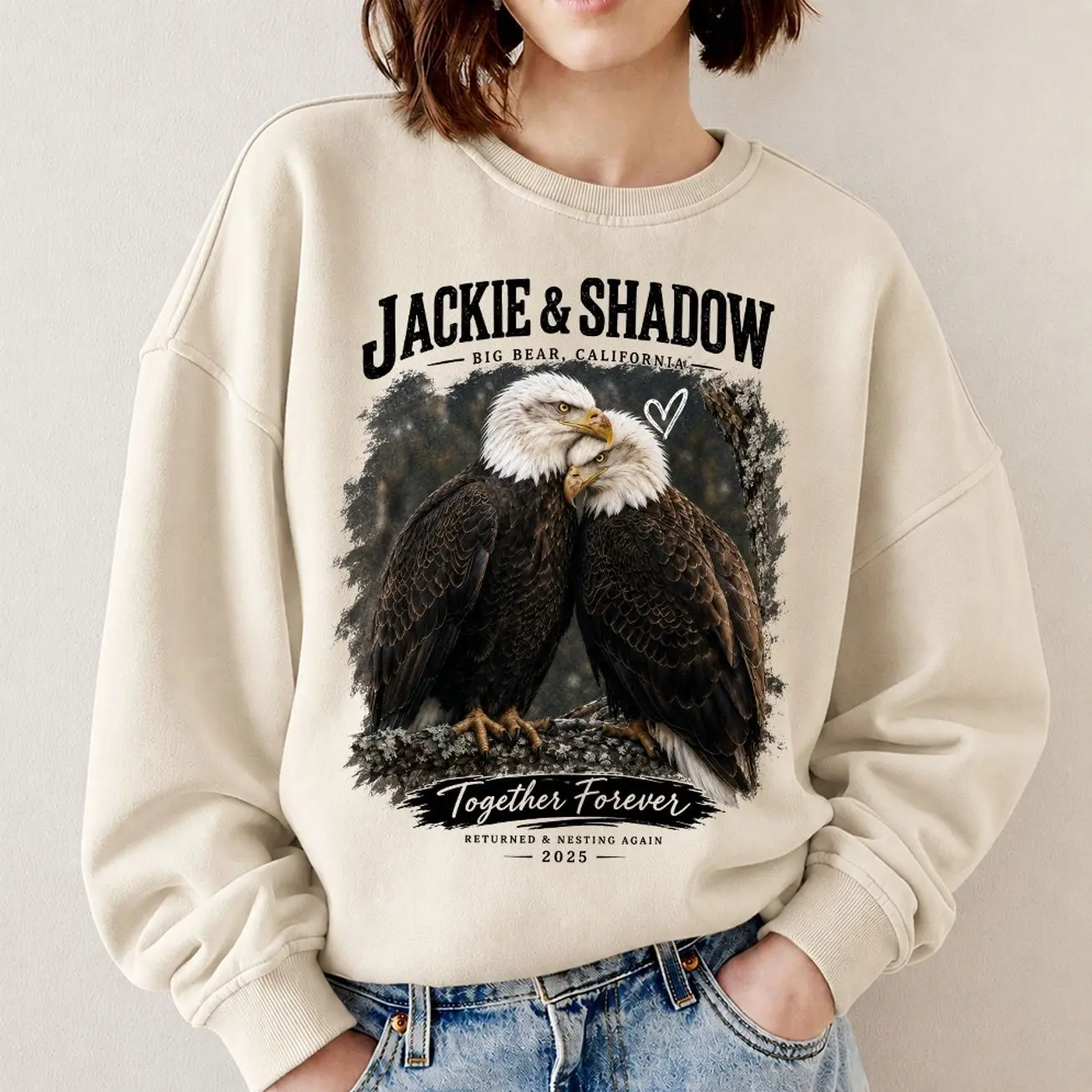 Romantic Bald Eagle Pair Sweatshirt, Wildlife Love Birds Graphic Crewneck, Rustic Woodland Eagle Pullover, Nature Couple Art Shirt, Cozy Outdoor Gift for Men and Women
