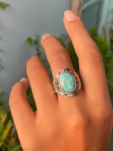 1 Piece Women’s Bohemian Western Statement Ring, Silver Tone Alloy with Oval Turquoise Stone & Leaf Scrollwork, Vintage Boho Jewelry for Everyday, Western Outfit, Festival & Casual Wear, Birthday Gifts
