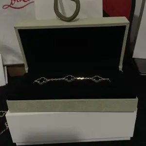 Bracelet Four Leaf Clover Yellow and Black Elegant Design for Everyday Wear in Stylish Box