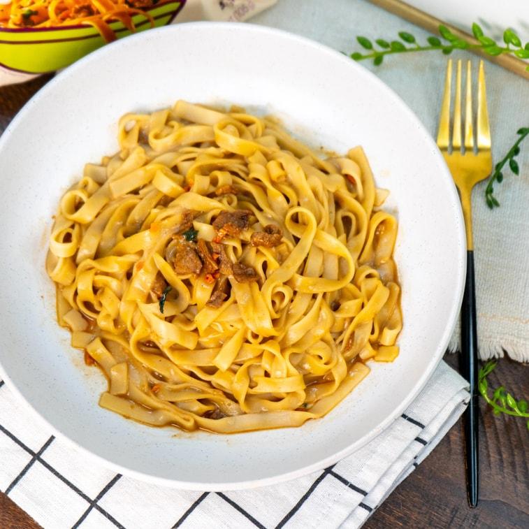 SAMYANG Tangle Bulgogi Afredo Tangluccine 3.8 oz * 4pc Korean Inspired Fettuccine with Creamy Bulgogi Sauce Instant Noodles 4-Pack