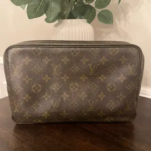 Pre-owned Louis Vuitton Canvas Toiletry Bags Monogram Trousse 23