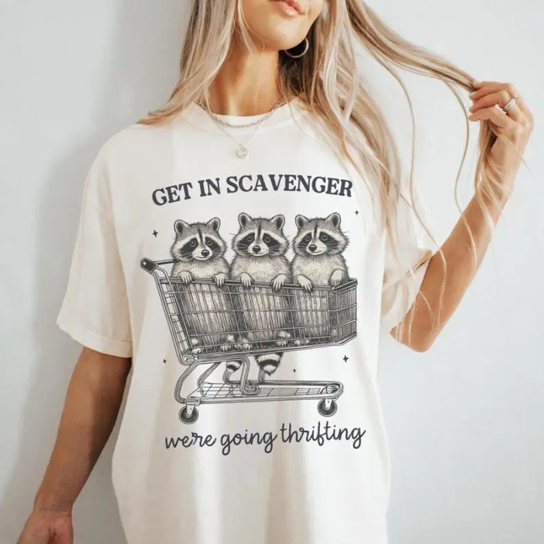 Women's Casual Short-Sleeve Tshirt - Vintage-Style Fitted Graphic Tee with Retro Raccoon Thrifting Print, Shortsleeve