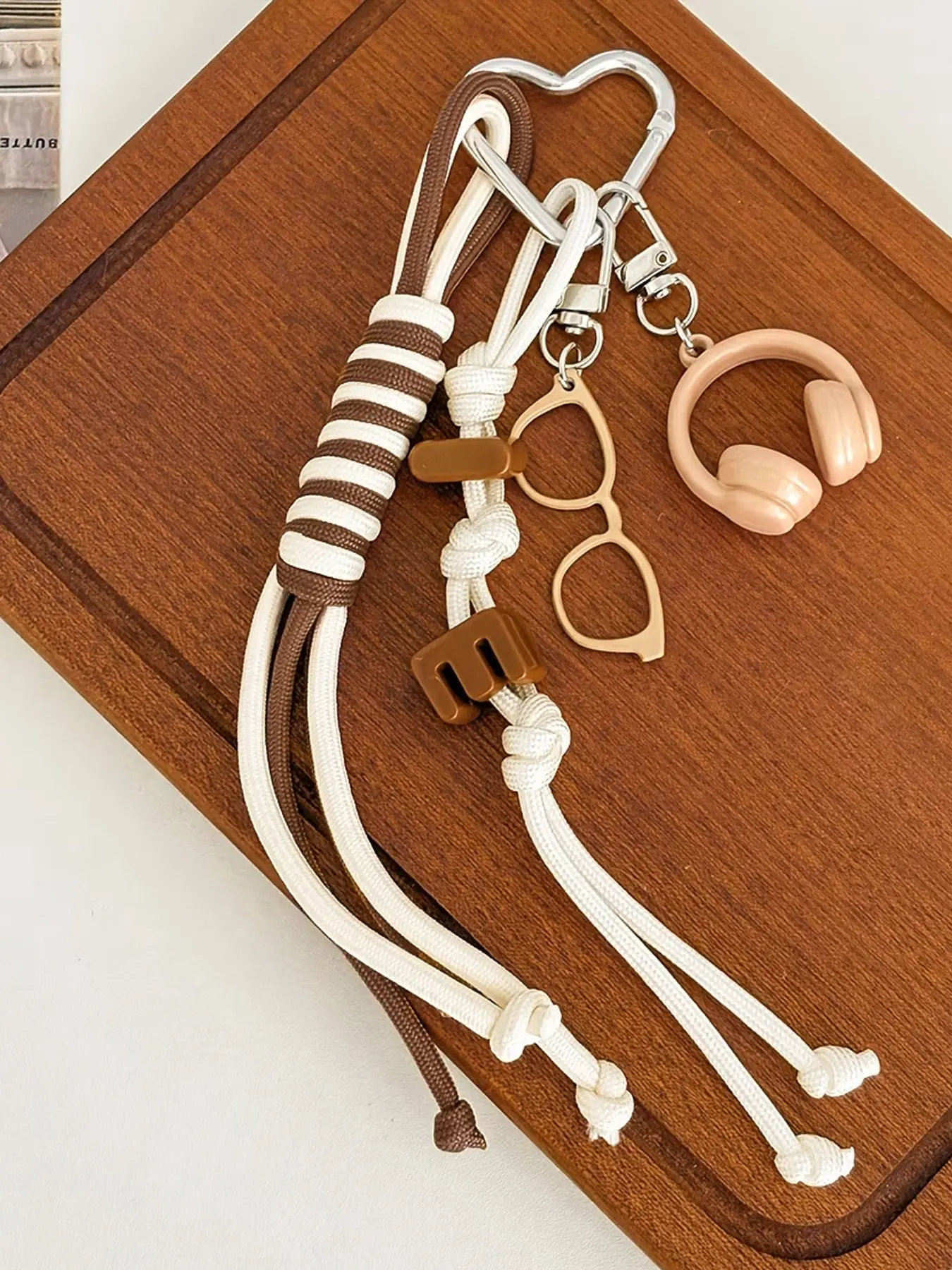 Retro Art Style Keychain, Keychain For Purse - Khaki Earphone Keychain Pendant, Mini Earphone And Eye Pendant, Handmade Rope Bead Versatile Couple's Retro Keychain Portable Pendant For Going Out, Bag Charm Decoration Pendant, Bag Charms Accessory