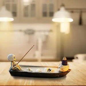 Resin skull-shaped burner, creative reflow waterfall design, full of Halloween atmosphere, can exude fragrance, and is suitable for multi-festive gifts, which is a must-have item for the atmosphere. Perfume Scented Aroma Skeleton Ship Incense Holder