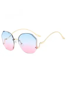 Stylish and Vintage Oversized Square Sunglasses for Women UV400 Protection and Metal Frame