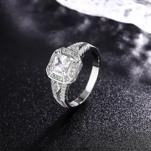 2024 New Women's Micro-Set Princess Square Cubic Zirconia Solitaire Ring, Hand Jewelry, Party Accessory, Gift Option