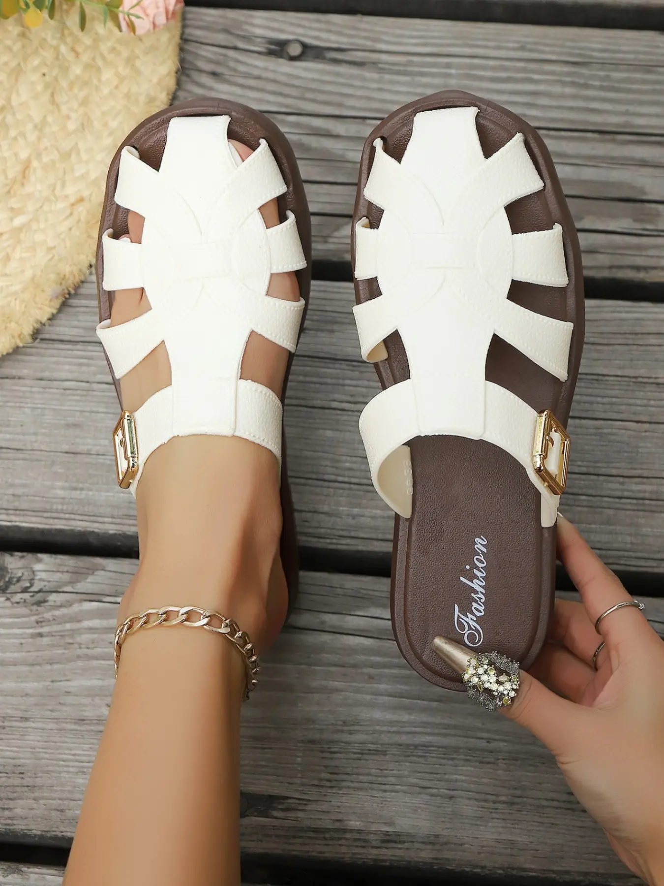 2026 Summer New Roman Sandals for Women, Woven Hollow Out Metal Buckle Soft Sole, Casual Beach Shoes for All Seasons, Fashionable Casual Sandals