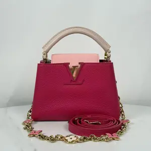 Pre-owned Louis Vuitton Capucines Raspberry Taurillon Leather Gold Hardware