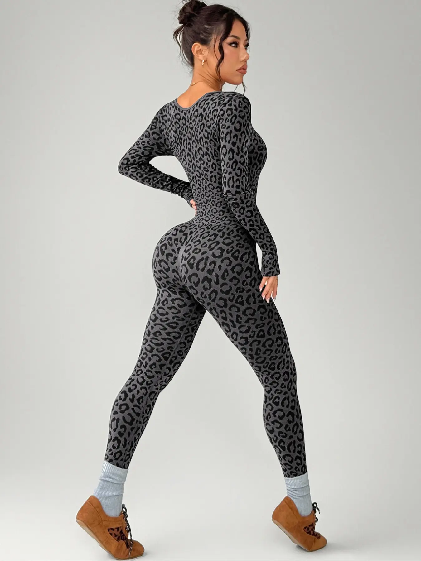 Spring Women's Sporty Jumpsuit, U Neck Leopard Knit Seamless Long Sleeve Pants, Outdoor Yoga Fitness, Workout Jumpsuit, Sportswear Jumpsuits, Casual Wear, Slim-Fitting Below Ankle, Stretchable Activewear