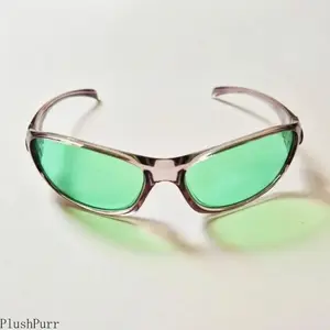 1-Pack Retro-Style Unisex Oval Green Translucent Wrap-Around Sports Sunglasses - Unisex Fashionable Glasses with High-Effective UV Protection, Lightweight Comfortable Fit, Sturdy Stylish Frame for Cycling, Leisure Activities