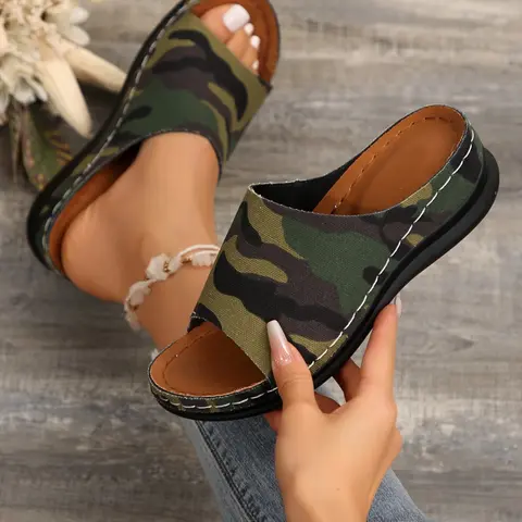 Trendy Camouflage Slippers, Summer Slide Slippers, Fashionable Slippers, Comfortable Open Toe Design, Soft Rubber Sole, Perfect for Home and Outdoor Use, Casual and Practical Style