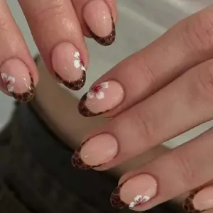 24pcs Clear Nude Base Nail Polish, Rich Tortoiseshell French Tips, Hand-Painted Hibiscus Decor, Oval Shape, Retro Style, Versatile