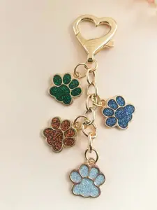 Cute Heart Clasp Cat Paw Keychain, Creative Alloy Car Key Accessory, Sparkly Powder Cat Print, Unique Gift Idea for Pet Lovers