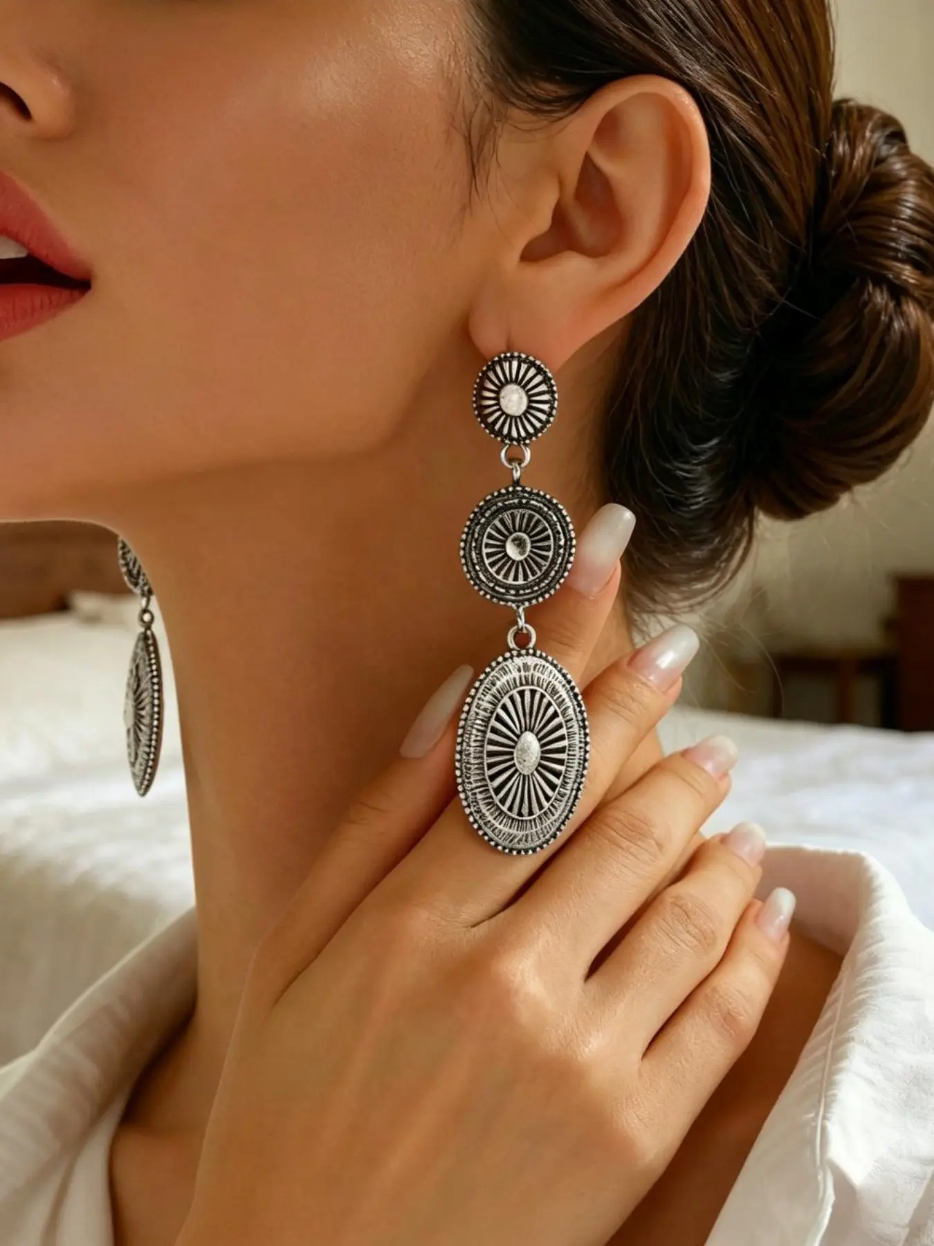Women's Retro Western Cowboy Earrings, Circle Shape Earrings, Handmade Bohemian Style Gold Concho Dangle Ear Cuffs with Oval Drop Studs, Perfect for country music concerts and Western Christmas gifts, rustic and simple charm, ideal for Christmas, Hallowee