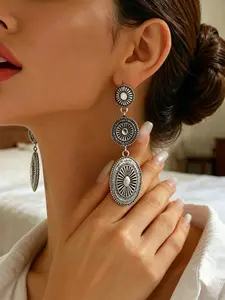 Women's Retro Western Cowboy Earrings, Circle Shape Earrings, Handmade Bohemian Style Gold Concho Dangle Ear Cuffs with Oval Drop Studs, Perfect for country music concerts and Western Christmas gifts, rustic and simple charm, ideal for Christmas, Hallowee