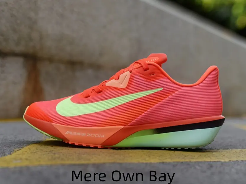 Bright Red Gradient Mesh Racing Running Sneakers, Fluorescent Lime Green Graphic Ombre Cushion Midsole Lightweight Marathon Training Shoes For Men Women