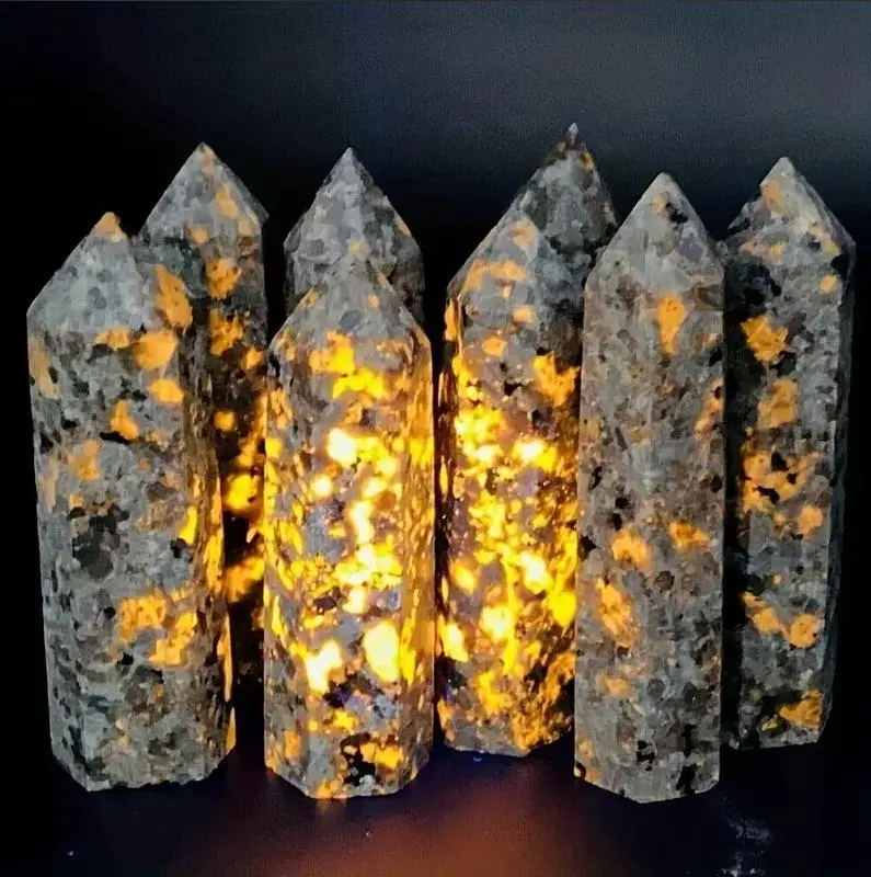 Brand New 8-9cm 80-100g Natural Fluorescent Yooperlite Flame Rock Tower Obelisk, UV-Reactive Crystal Ornament, Glowing Under UV Light, Versatile Room & House & Whimsical Home Decor Accessory
