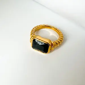 VALENTINA RING BLACK