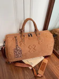 Large Capacity Retro Popular Geometric Embossed Travel Duffel Bag, With Leopard Print Tag Decoration, Fashionable And High-Quality Texture, Daily Versatile And Practical Storage Bag, With Adjustable Long Shoulder Strap, Multi-Functional Luggage Bag