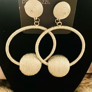 Paparazzi Jewelry - Cream Color Earrings with Circular Design and spherical Accents by Paparazzi