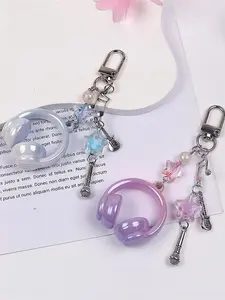 Fashionable and cute music element three-dimensional headphone keychain pendant, suitable for daily wear, vacation and dating occasions, and also a surprising and exquisite small gift.