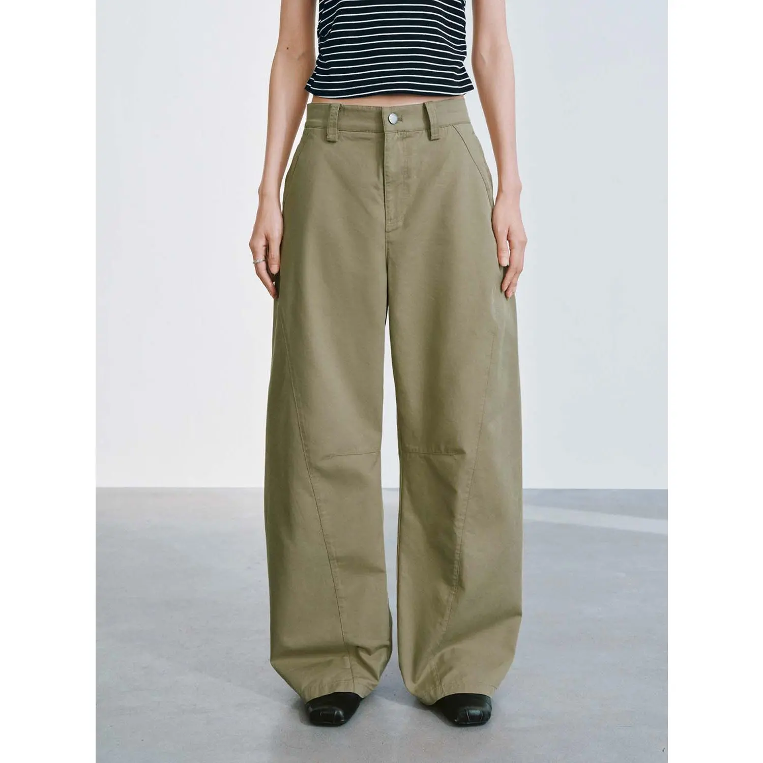 URBAN REVIVO Women's Baggy Barrel Leg Cargo Trousers, Casual Loose-Fit, Thick Stretch Cotton-Lyocell Blend, Hip, Fabric, Cotton Blend, Oversized, Lady, Barrel Pants