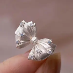 Cute Bow Adjustable Ring for Women Elegant Silver Tone Fashion Jewelry with Sparkling Accent Details Lightweight Comfortable Perfect for Gifting Daily Styling