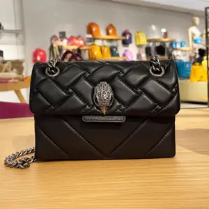 New simple crossbody bag, quilted shoulder bag, large-capacity grid design, elegant commuter bag, casual style for all seasons, adjustable shoulder strap, adjustable crossbody bag