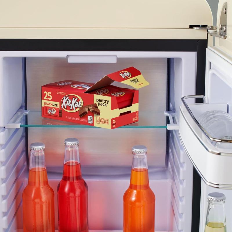 KIT KAT Milk Chocolate Wafer Snack Size, Candy Pantry Pack, Halloween Candy, 12.25 oz (25 Pieces)