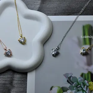 Shining Heart Talk: Exquisite Heart-shaped Pendant Necklace