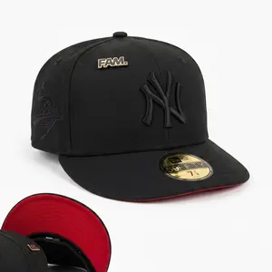 New Era New York Yankees All-Black Fitted Cap – Tonal Black NY Logo, Red Undervisor Streetwear Hat