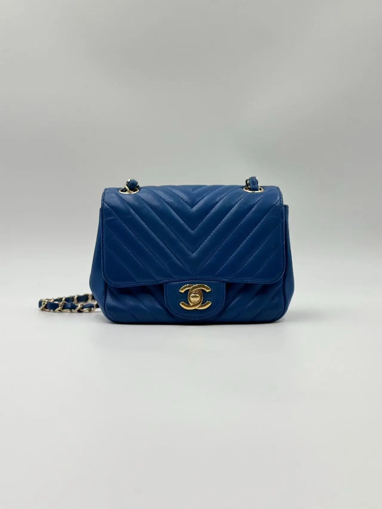 Pre-owned CHANEL lambskin Crossbody Bags Chevron Quilted Mini Square Flap Blue