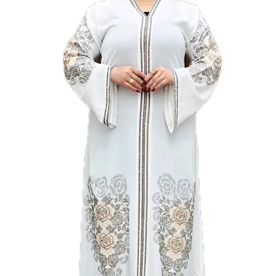 simple yet elegant Abaya with a beautiful design