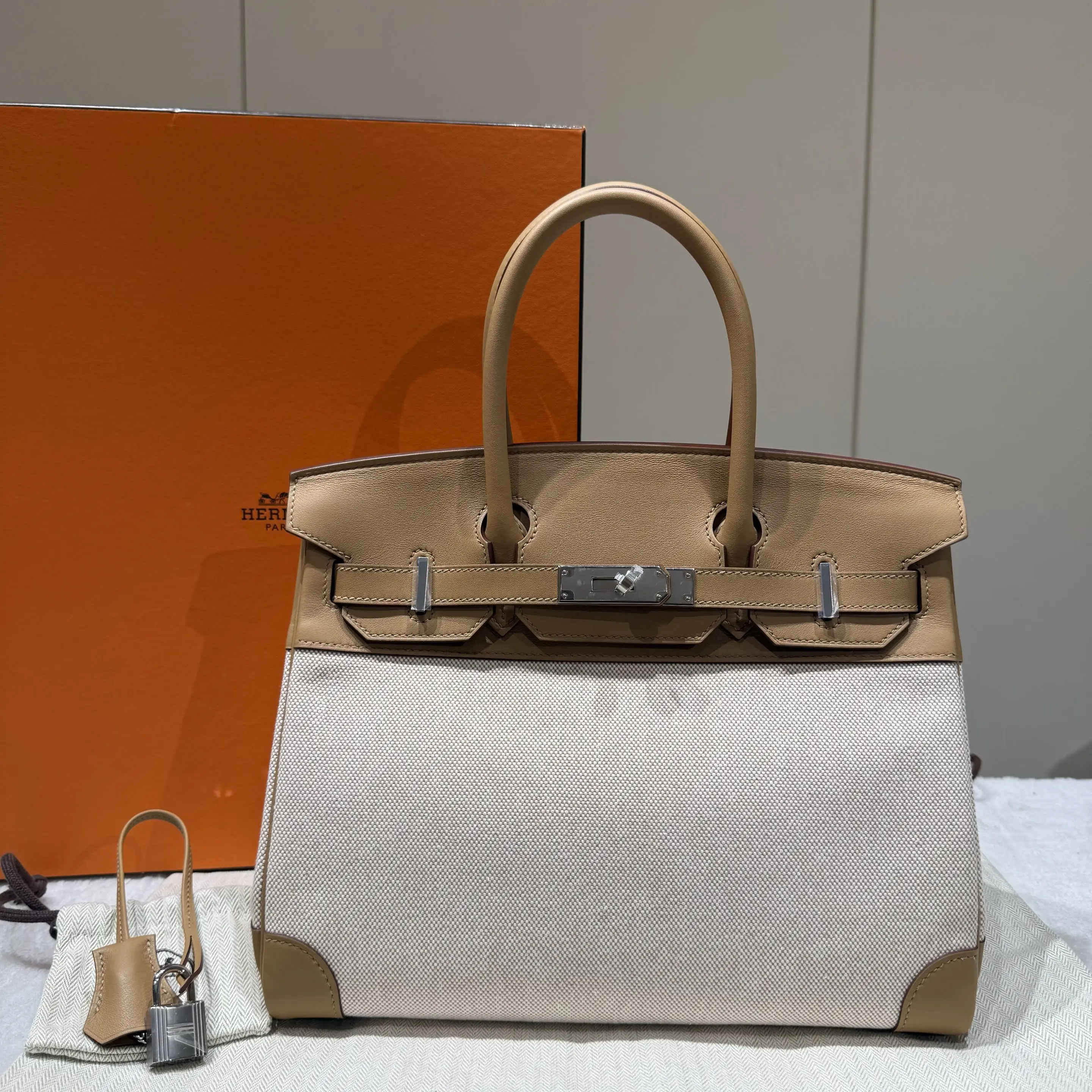 Pre-owned HERMÈS leather Shoulder Bags Birkin 25, Milkshake White Togo Leather, Gold Hardware, Stamp B Handbag 14037037 SH