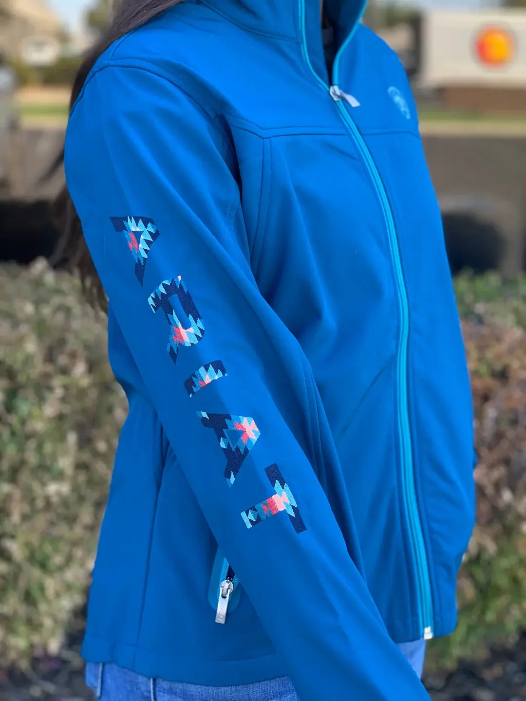 ARIAT WOMEN TEAM HYDRA/NIGHT SKY BLANKET SOFT-SHELL JACKET ARIAT WOMEN TEAM HYDRA/NIGHT SKY BLANKET SOFT-SHELL JACKET
