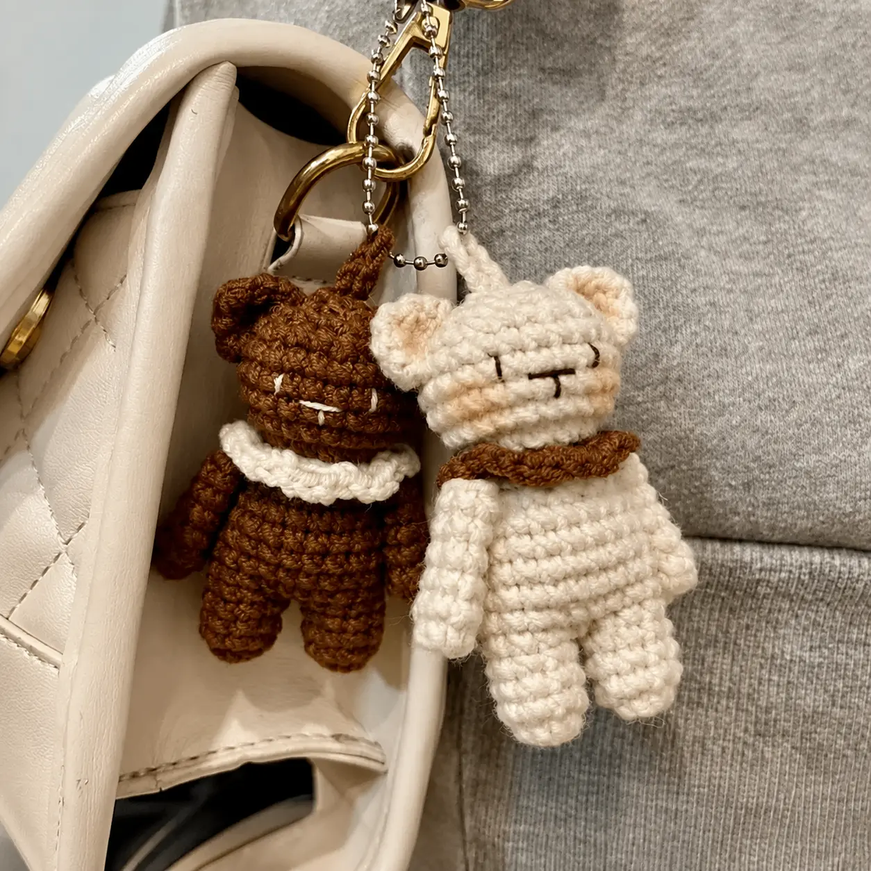 Handmade Crochet Bear Couple Keychain Set – Cute Mini Yarn Bag Charms for Couples, Friends, Backpacks, Keys and Meaningful Gifts