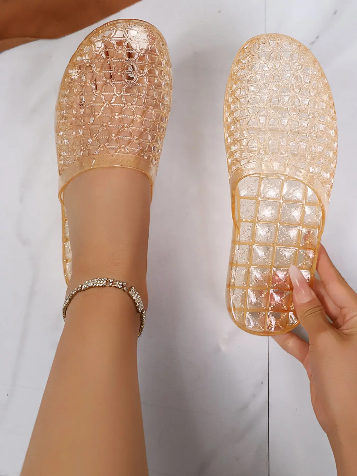 Summer New Fashion Transparent Hollow Out Slippers, Women's Flat Sandals, Casual Outdoor Closed-Toe Flip Flops, Size Up One Size
