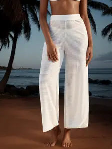 Loose-fitting thin women's fashion one-piece swimsuit, slim and flattering swimwear, holiday casual swim shorts