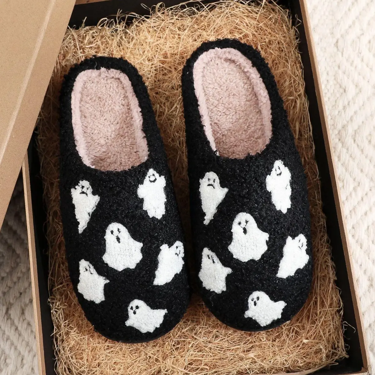 【Black Friday】Spooky Cute Halloween Ghost & Pumpkin Slippers - Soft Fleece Lined Warm Plush House Shoes for Women & Girl And Man, Cozy Winter Home Wear