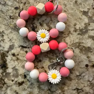 Neon pink Daisy keychain